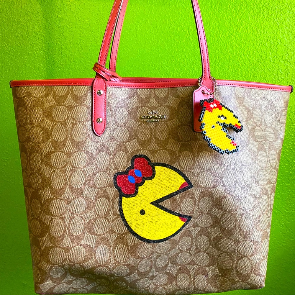 Coach Mrs Pac-Man